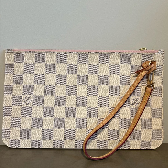 Louis Vuitton clutch - Picture 1 of 7